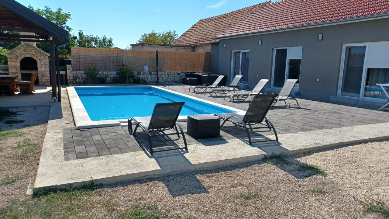 Siritovci Olive Tree House With Jacuzzi, Wifi And 40M2 Pool 빌라 외부 사진