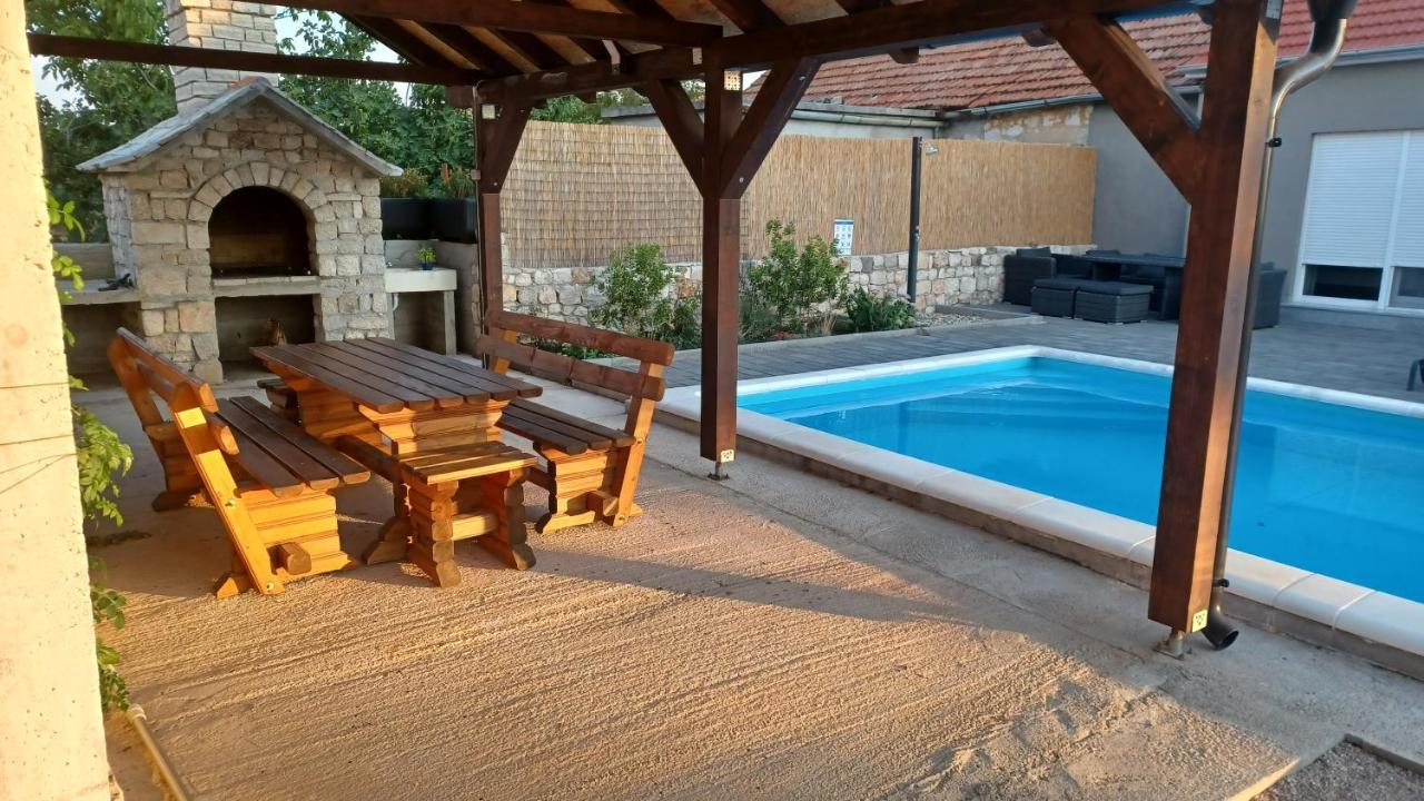Siritovci Olive Tree House With Jacuzzi, Wifi And 40M2 Pool 빌라 외부 사진